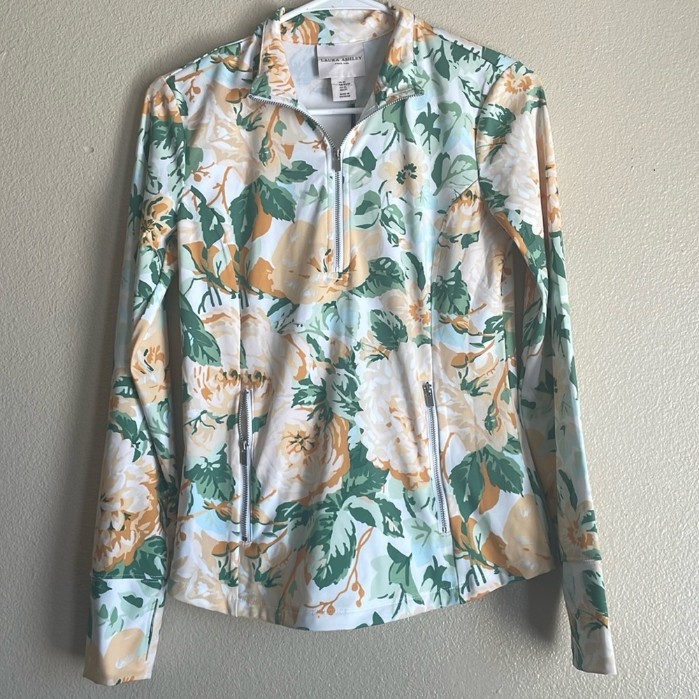 Laura Ashley Fitted Floral Top w Pockets Green, Peach & White quarter zip shirt